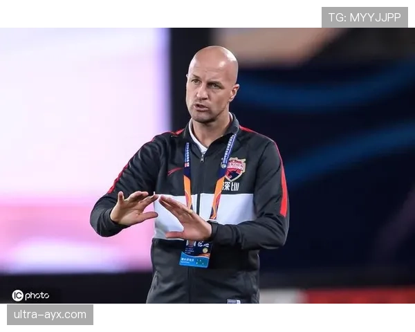 克鲁伊夫足球智慧如何重塑现代战术：先锋思想持续引领绿茵革命