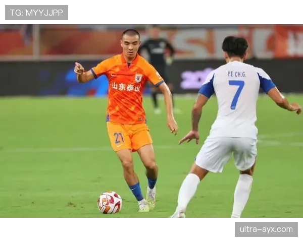 斯佩齐亚边路进攻火力全开,团队配合彰显出色实力 斯佩齐亚边路进攻火力全开,团队配合彰显出色实力