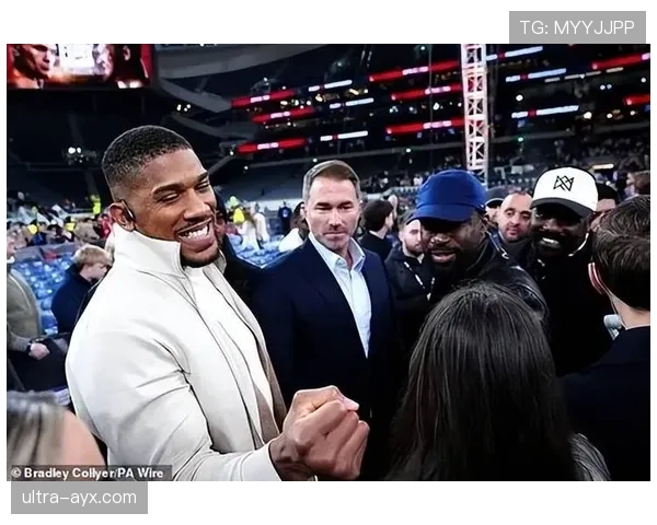 安东尼·约书亚好像暗藏了亿万豪宅的秘密豪门生活，谁注意过他这场外的姿态？